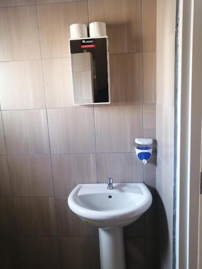 Midway Overnight Rooms Kimberley Quarto foto
