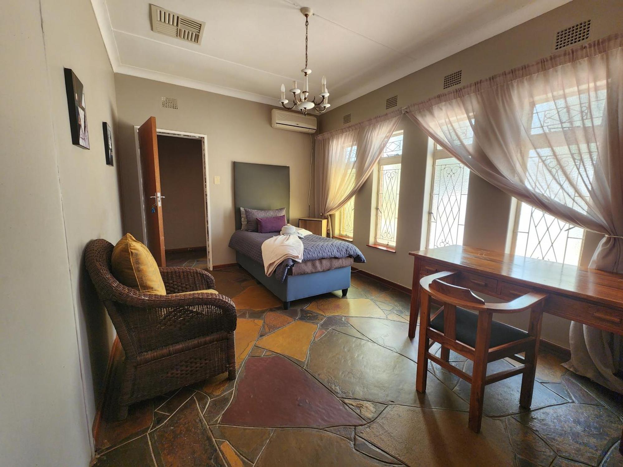 Midway Overnight Rooms Kimberley Quarto foto